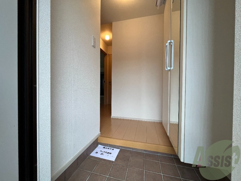玄関　玄関からの様子です。広いので急いでいるときも問題ないです