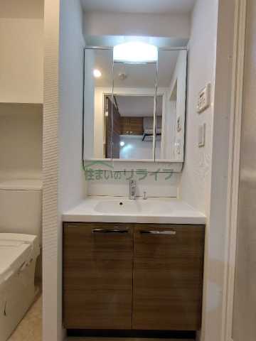 洗面設備　別部屋の参考写真となります。