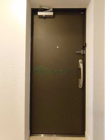 玄関　別部屋の参考写真となります。