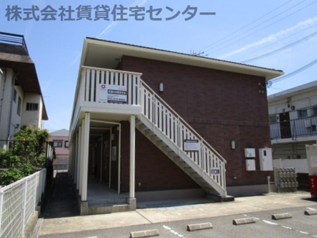ＪＲ紀勢本線 紀三井寺駅 バス乗車時間：5分 最寄りバス停で下車 徒歩4分 築19年