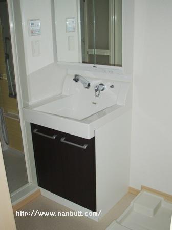 洗面設備　スタイリッシュなシャンプードレッサー