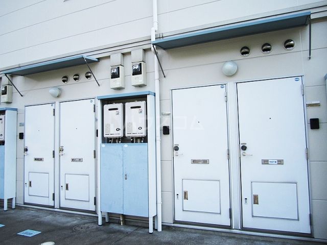 レオパレス三丁田の玄関写真