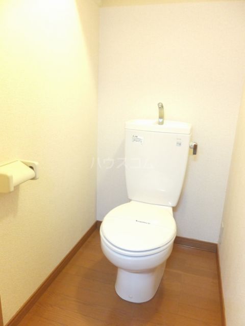 レオパレス三丁田のトイレ写真