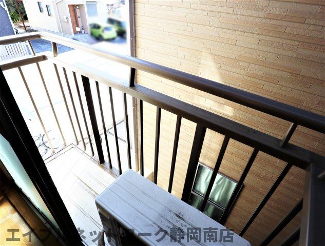 バルコニー　外からの目が気にならないバルコニーで洗濯物が干せます