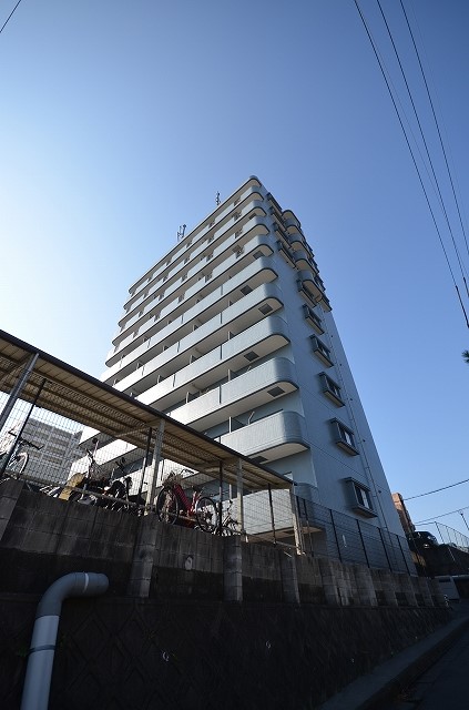 広島市西区井口鈴が台のマンションの建物外観