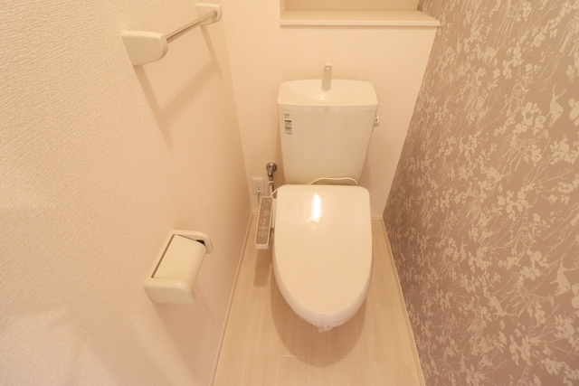 トイレ　温水洗浄便座