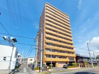 松山市住吉のマンションの建物外観