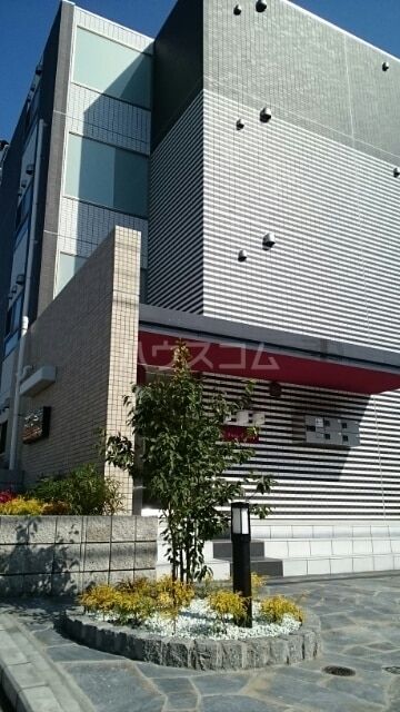 横浜市神奈川区入江のマンションの建物外観