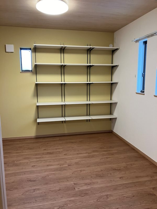 収納　壁面にもホビーをウォールを設置