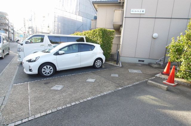 【京都市西京区松尾鈴川町のアパートの駐車場】