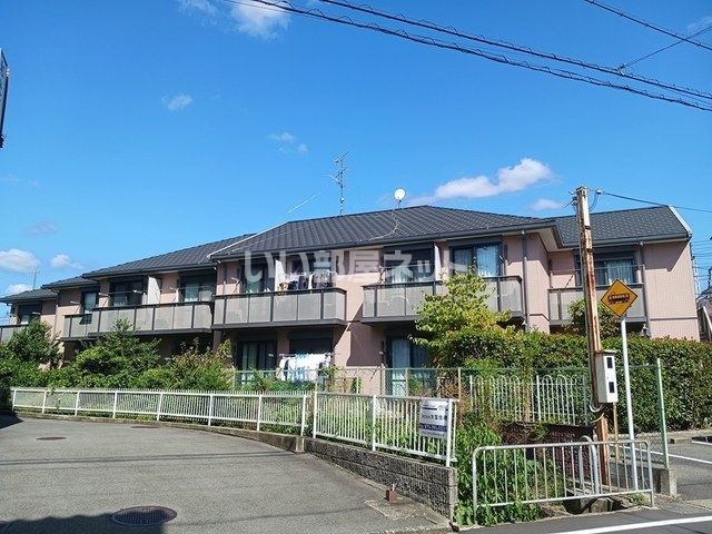 京都市西京区松尾鈴川町のアパートの建物外観