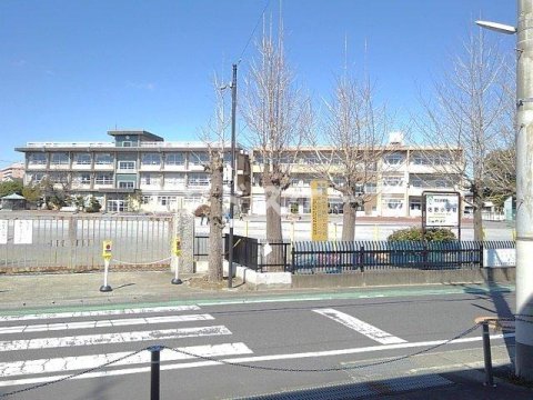 【高崎市片岡町のアパートの小学校】