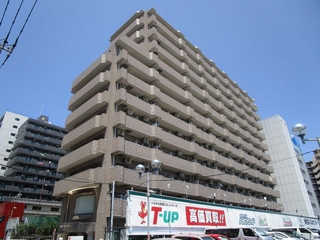 【海老名市中央のマンションの建物外観】