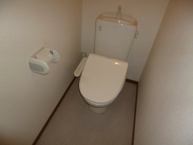 トイレ　温水洗浄便座