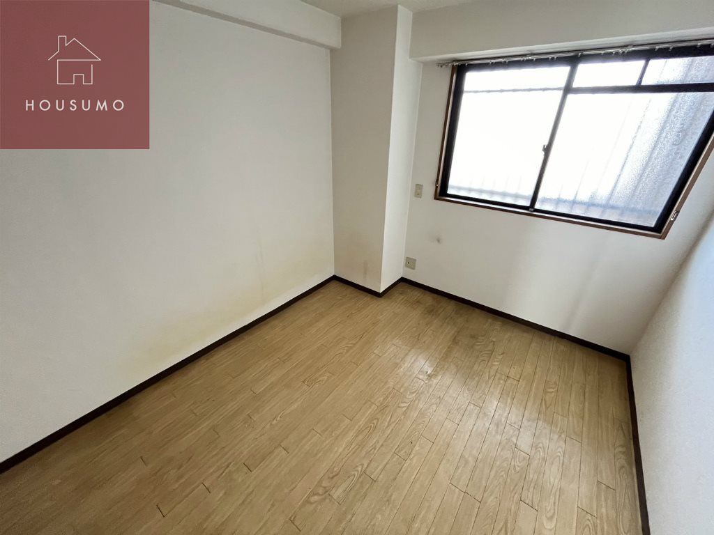 その他部屋・スペース　落ち着いた色調の寝室です