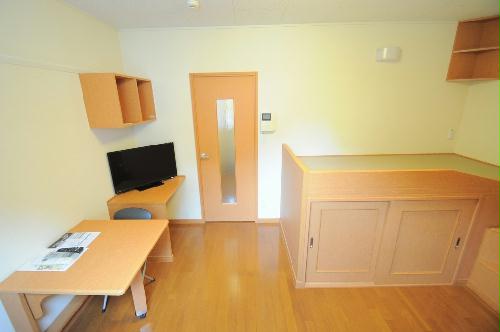 居室・リビング　備品や設備仕様は号室等により異なります現地をご確認下さい。