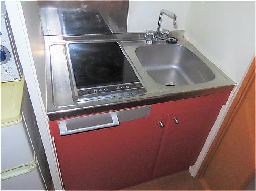 キッチン　2口の電気コンロまたはIHコンロとなります