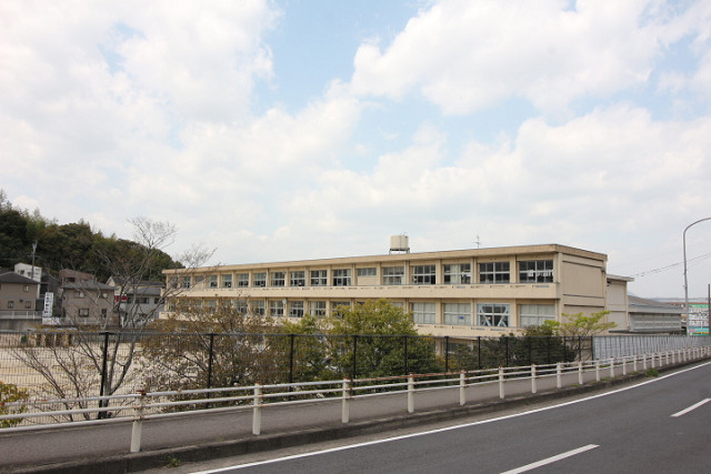 【ｎａｍｕｒ・ｍｉｈａｒａの小学校】