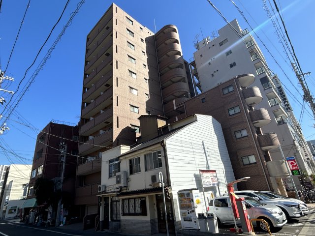 プレサンス神戸裁判所前の建物外観