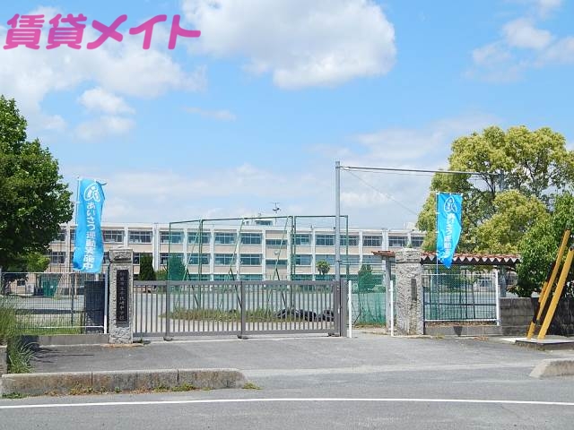 【鈴鹿市南若松町のアパートの中学校】