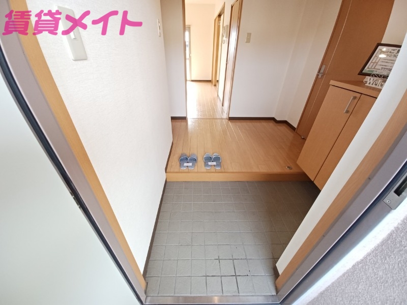 玄関　同物件別部屋参考写真です。