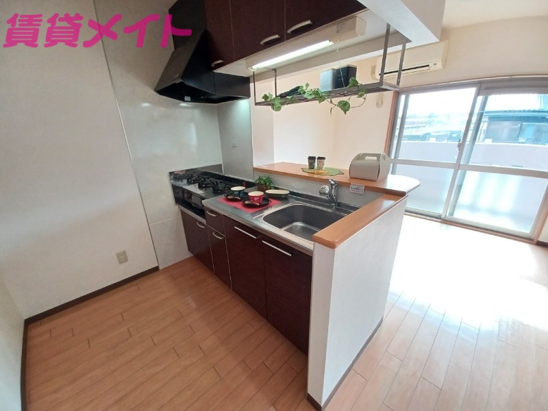キッチン　同物件別部屋参考写真です。
