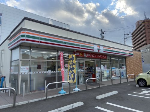 【広島市安佐南区西原のアパートのコンビニ】