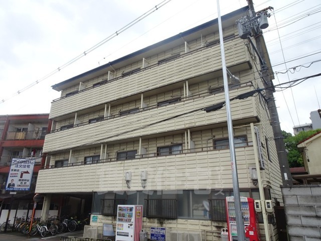 京都市西京区大枝塚原町のマンションの建物外観