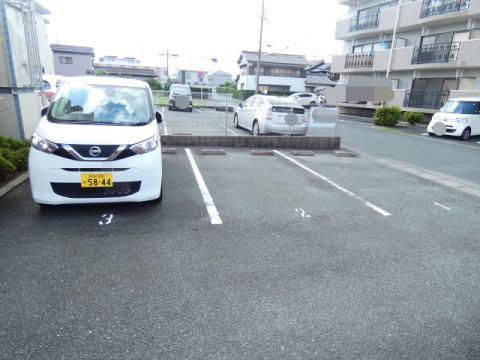 【グランストーク立野の駐車場】