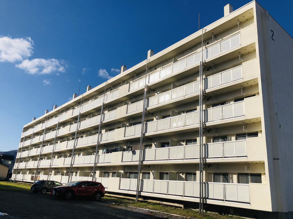 【雄勝郡羽後町西馬音内のマンションの建物外観】