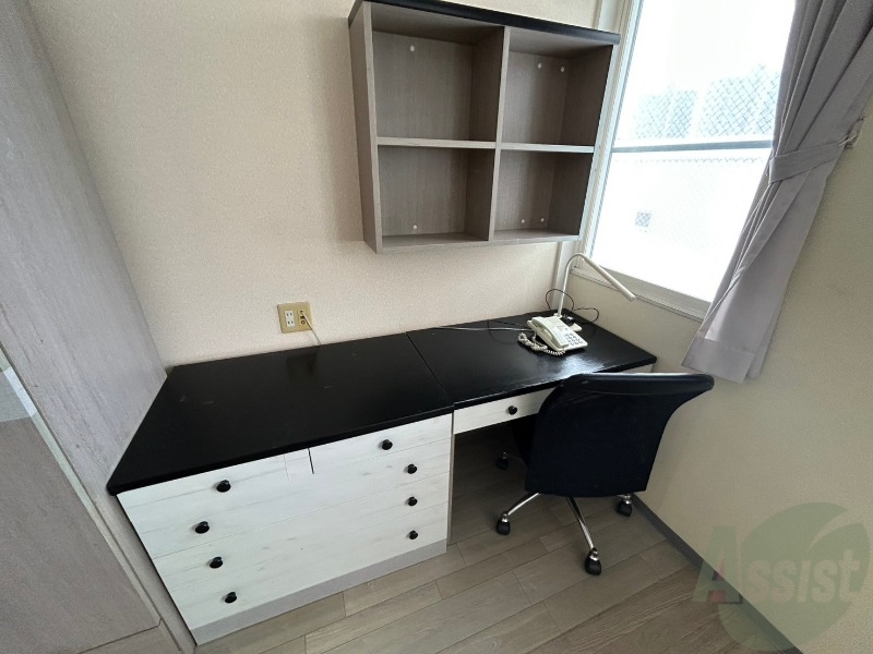 その他　デスクとしても使えるスペースです！便利ですね。