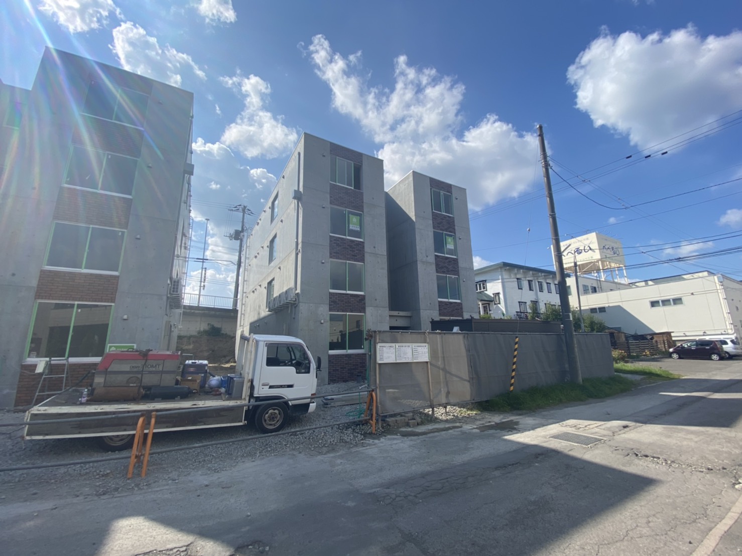 北広島市中央のマンションの建物外観