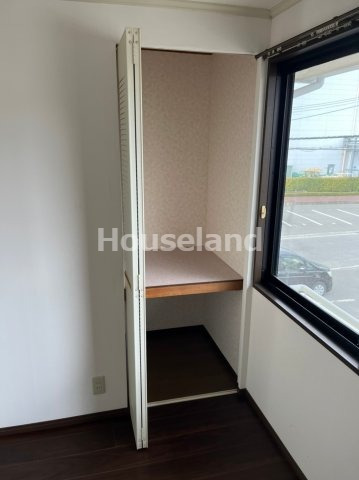 収納　明るい色調の室内です