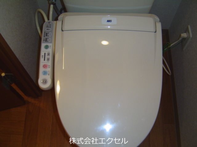 トイレ　温水洗浄便座です。