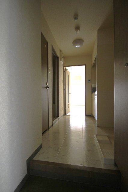 玄関　同物件別室です。