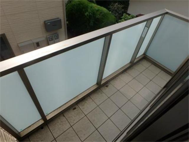 バルコニー　同じ物件で異なるお部屋の参考画像です。