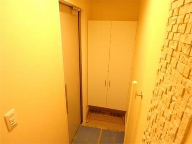 玄関　同じ物件で異なるお部屋の参考画像です。