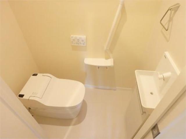 トイレ　同じ物件で異なるお部屋の参考画像です。