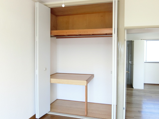 収納　西側の洋室のクローゼット