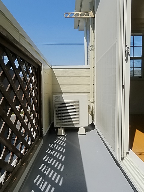 バルコニー　暖かな日差しのふりそそぐバルコニー