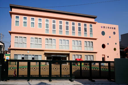 幼稚園・保育園　富士見幼稚園（幼稚園・保育園）まで461m