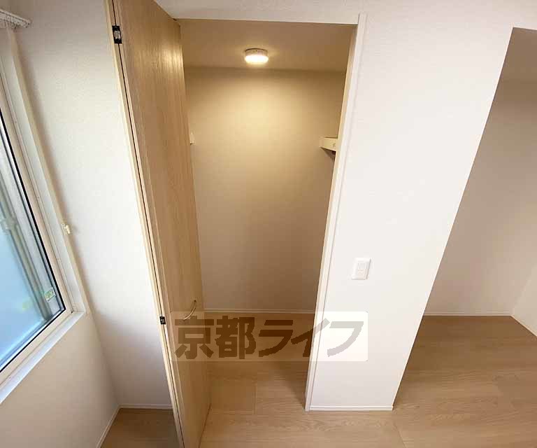 収納　照明付きのクローゼットです。