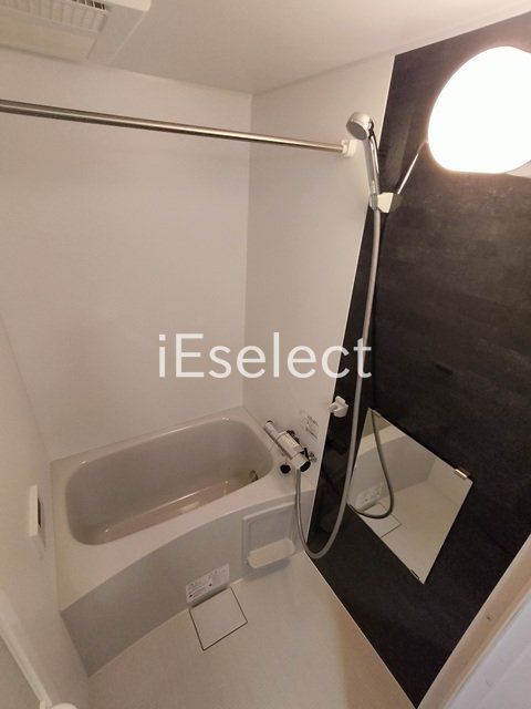 バス・シャワールーム　便利な追い焚き機能付き