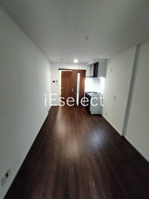 居室・リビング　落ち着いた色合いのフローリング