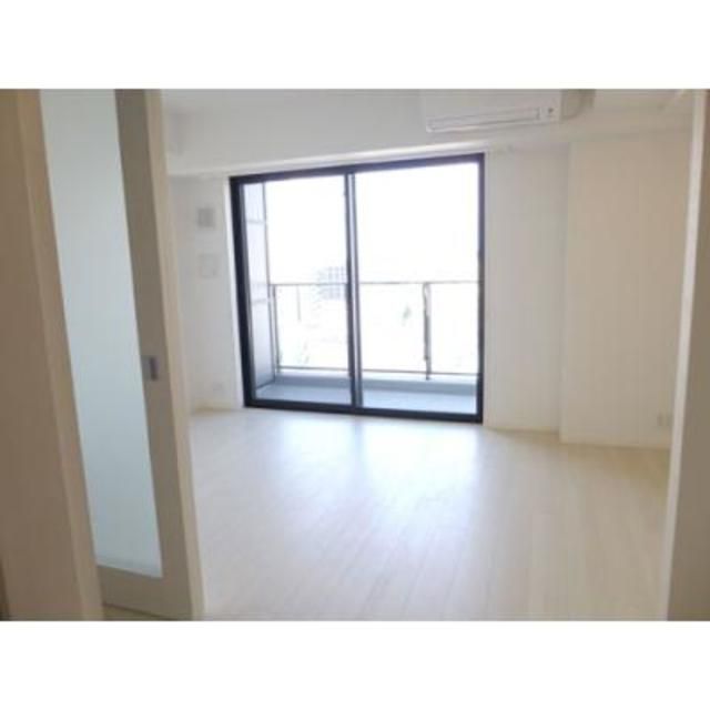 居室・リビング　こちらのリビングで趣味の時間をお楽しみください