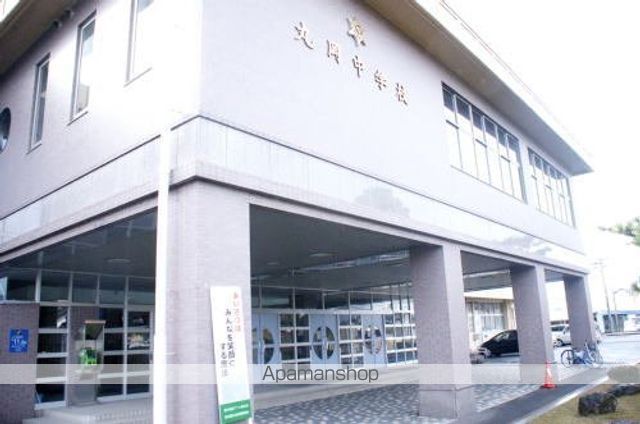 中学校　丸岡中学校（中学校）まで550m