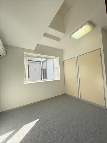 居室・リビング　洋室　約６畳　内装後