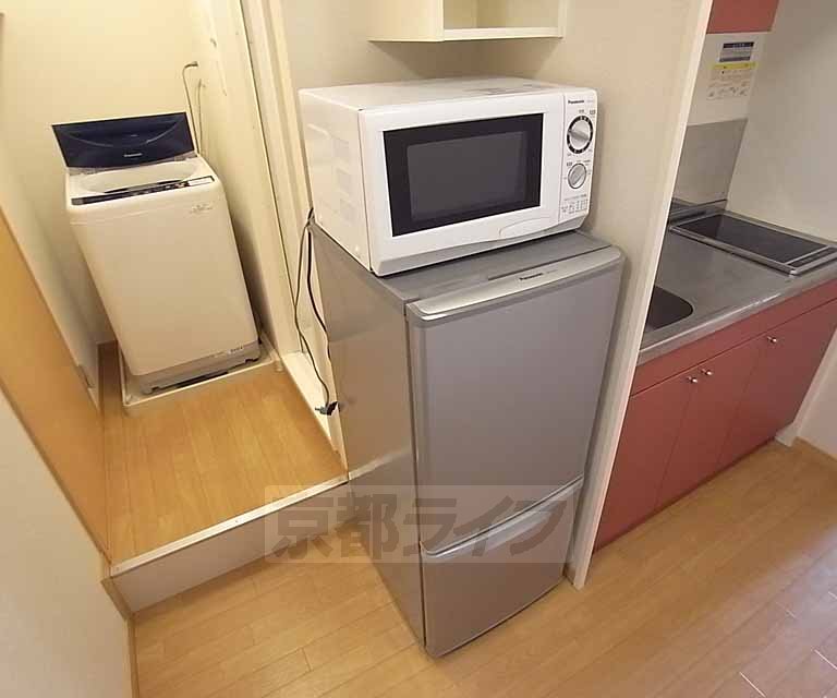 その他設備　備え付きのレンジと冷蔵庫です。