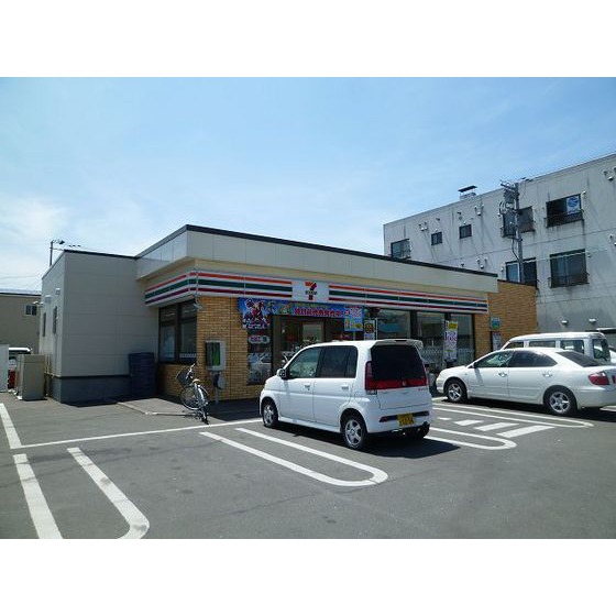 コンビニ　セブンイレブン北見山下通り店（コンビニ）まで666m