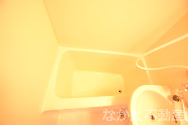 バス・シャワールーム　コンパクトで使いやすいお風呂です